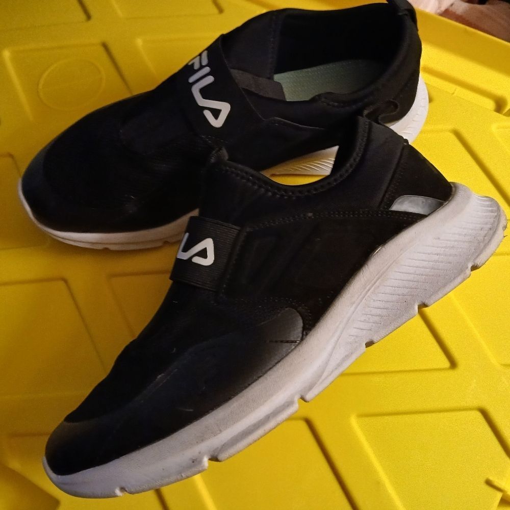 Fila Like New Athletic Shoes Black And White Womens Size 8